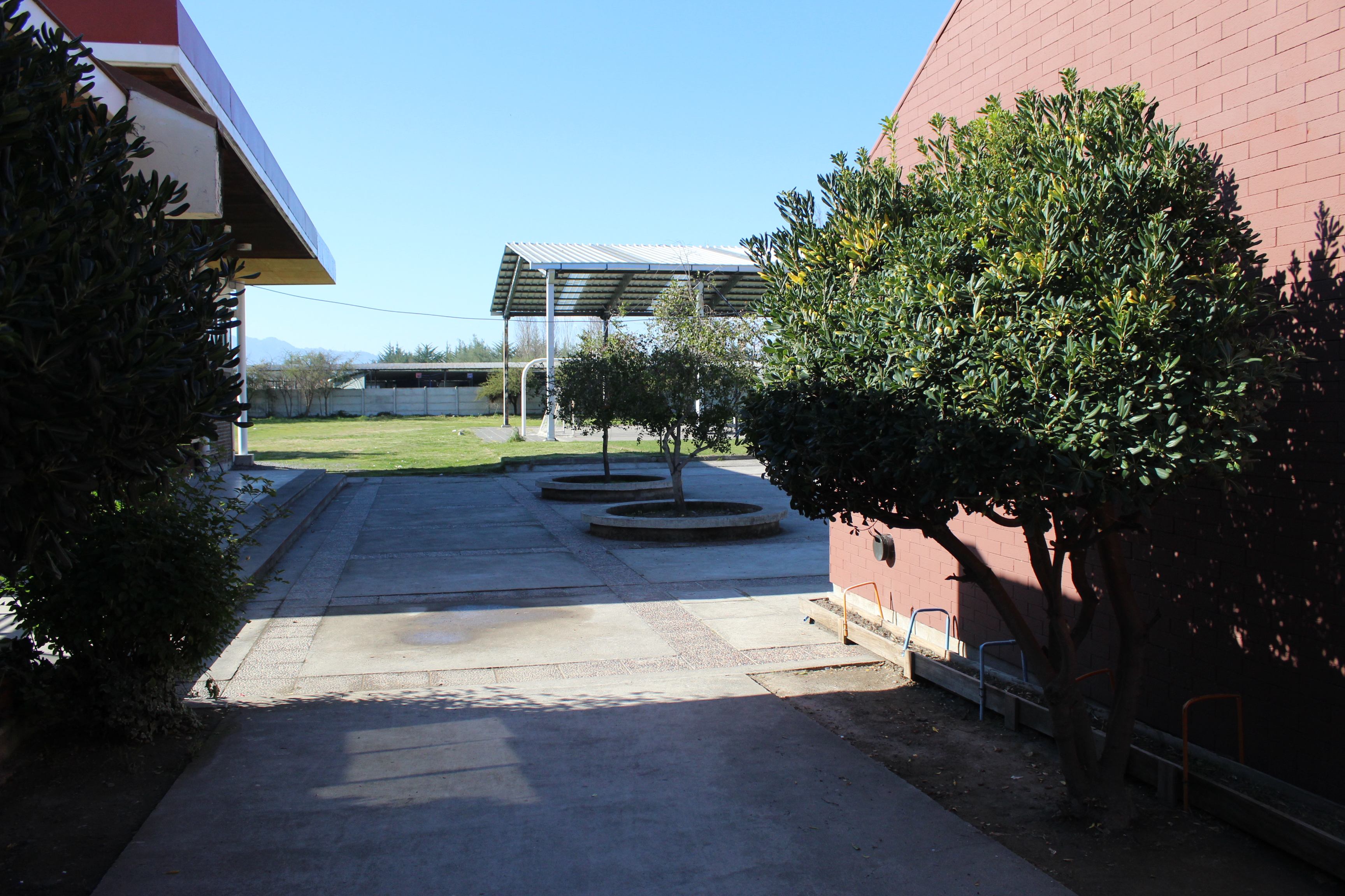 Acceso a la cancha del liceo