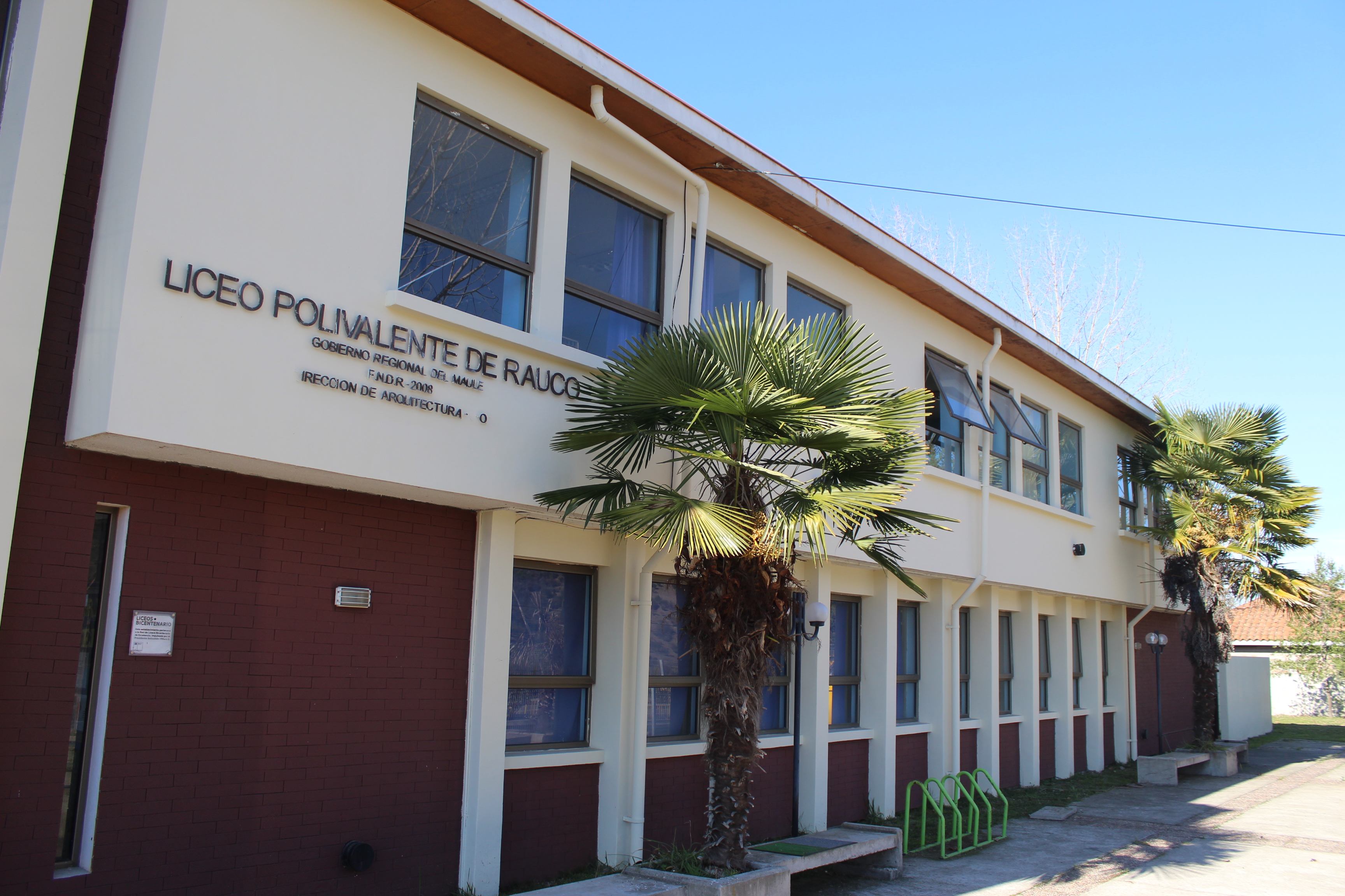 Frontis del Liceo Bicentenario Polivalente de Rauco